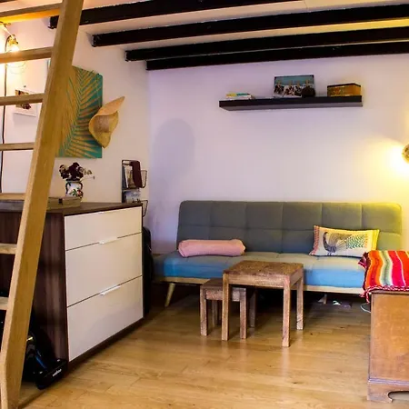 Beautiful And Bright Apt In Belleville Paris