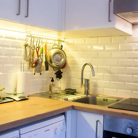 Beautiful And Bright Apt In Belleville